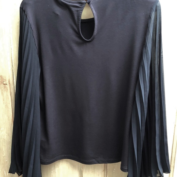 Unique Pleated Sleeve Blouse by W5 - Picture 3 of 4